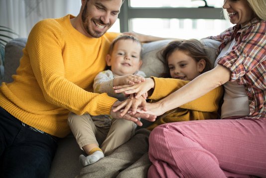 Eltern mit ihren Kindern